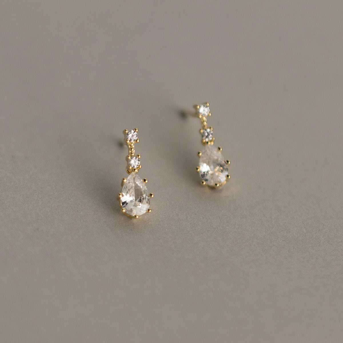 Women's Sterling Silver Diamond Water Drop Ear Studs Design